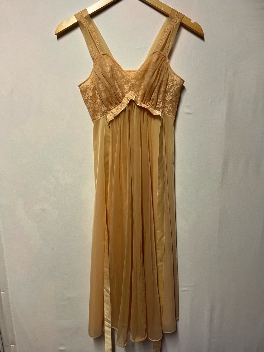 Vintage Vanity Fair 32 Champagne Nylon Lace Peignoir Nightgown Chemise Sheer - Picture 2 of 12